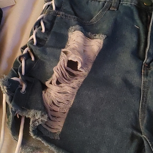 Shorts - Picture 2 of 3